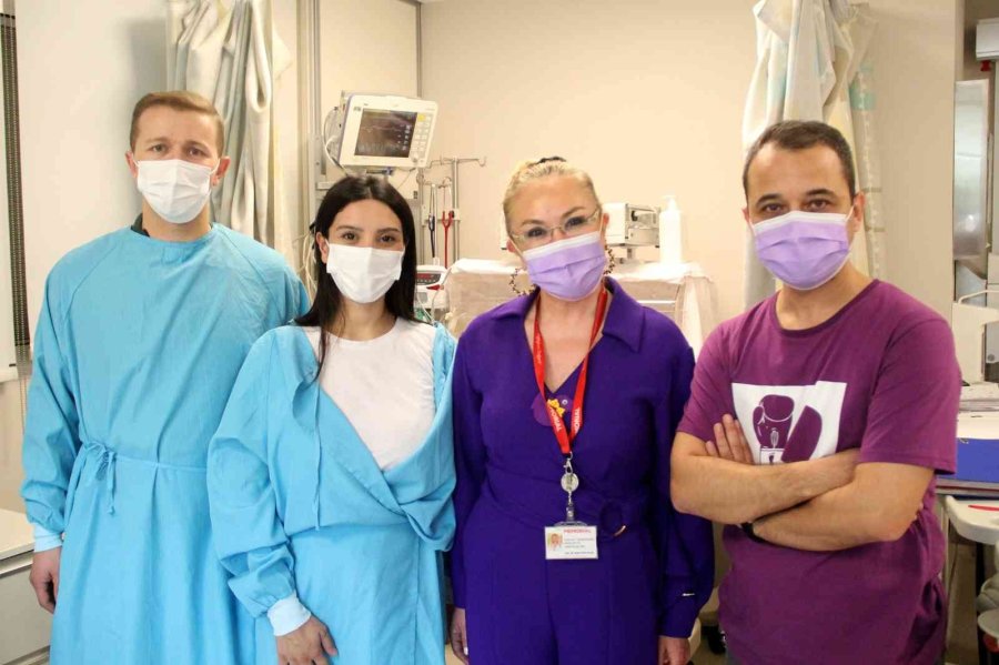 Antalya’da Turizmci Çifte 3’üz Bebek Şoku: "her Şeyi 3’le Çarptım, İki Hafta Kendime Gelemedim"