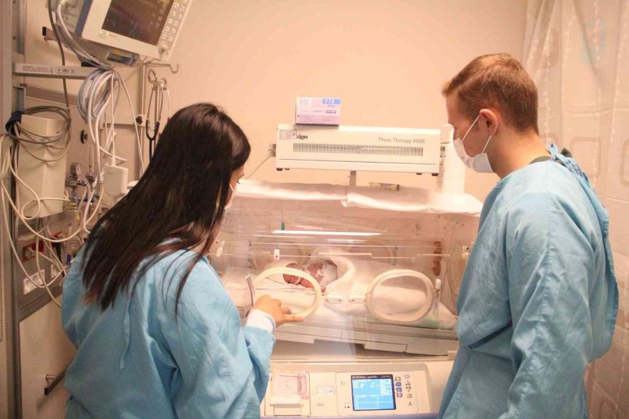 Antalya’da Turizmci Çifte 3’üz Bebek Şoku: "her Şeyi 3’le Çarptım, İki Hafta Kendime Gelemedim"