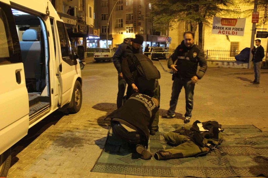 Otopark Girişinde Şüpheli Çanta Alarmı