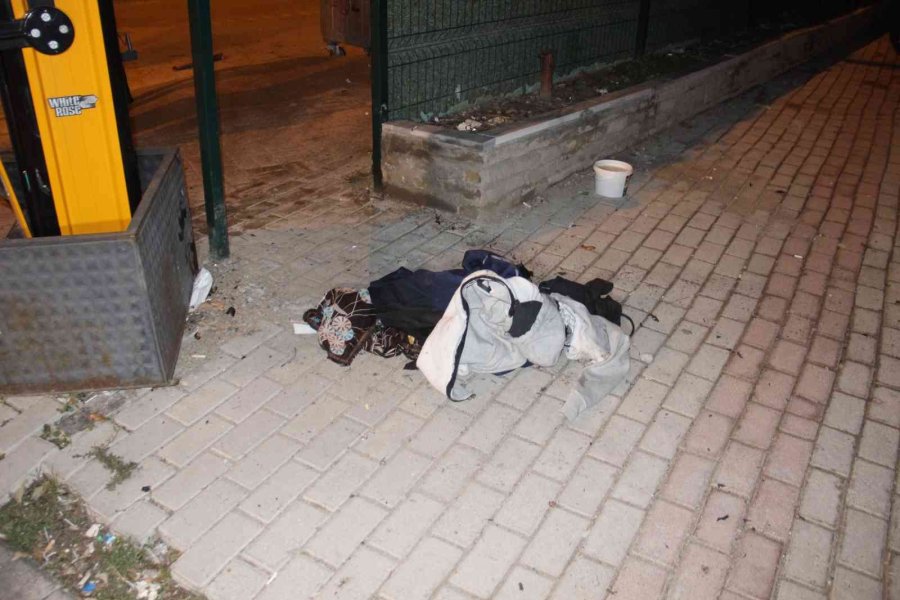 Otopark Girişinde Şüpheli Çanta Alarmı