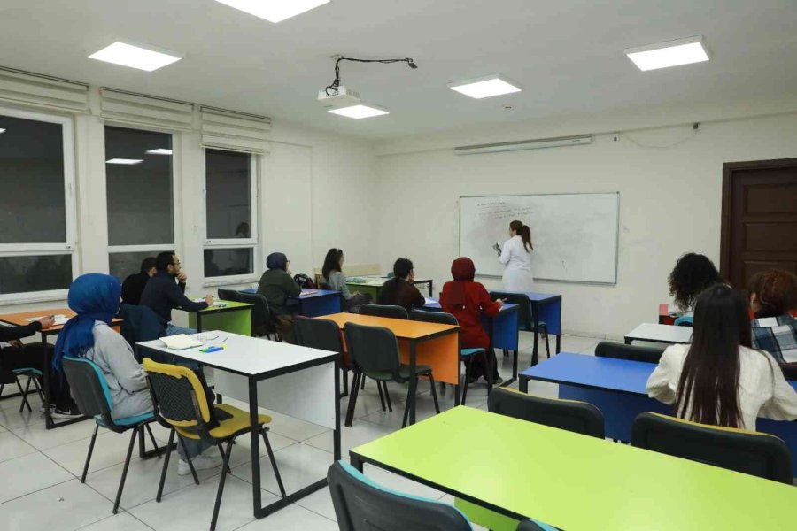 Gençler, Kaymek’in Hazırlık Kurslarından Memnun