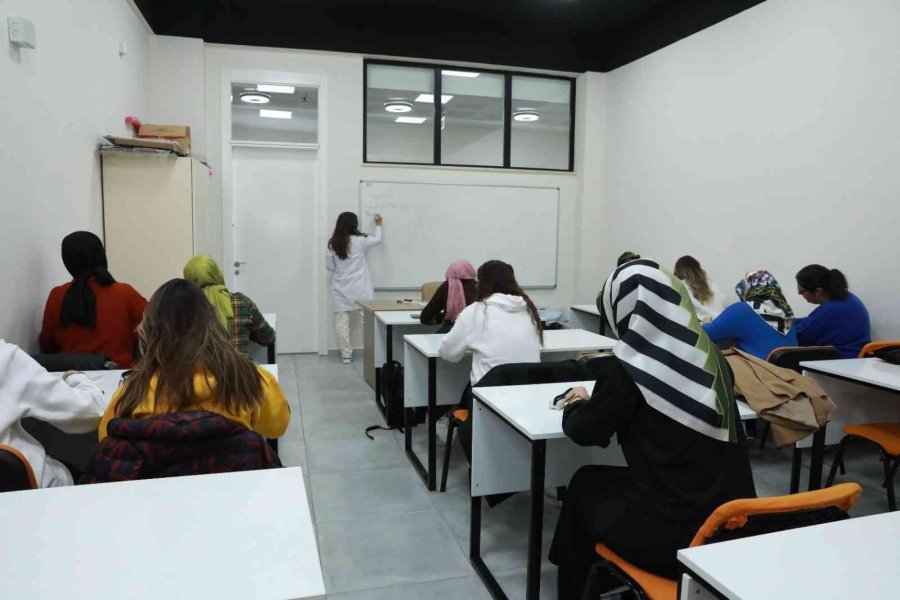 Gençler, Kaymek’in Hazırlık Kurslarından Memnun