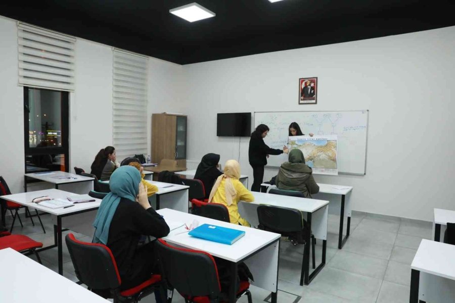 Gençler, Kaymek’in Hazırlık Kurslarından Memnun