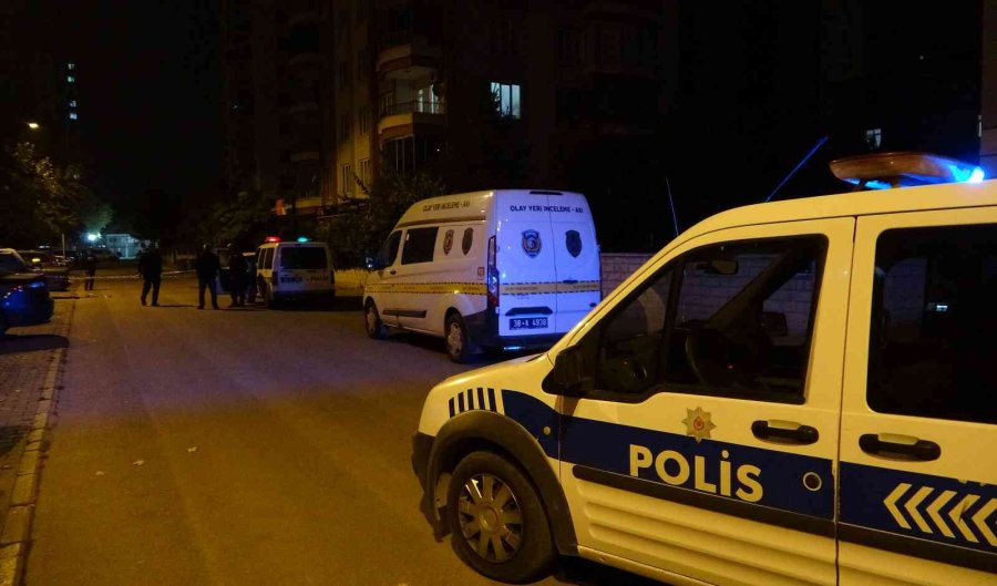 Komşuların Gürültü Kavgasında Kan Aktı: 1’i Ağır 3 Yaralı