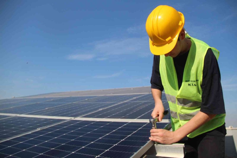 Antalya’da Okullar Enerjisini Güneşten Karşılayacak