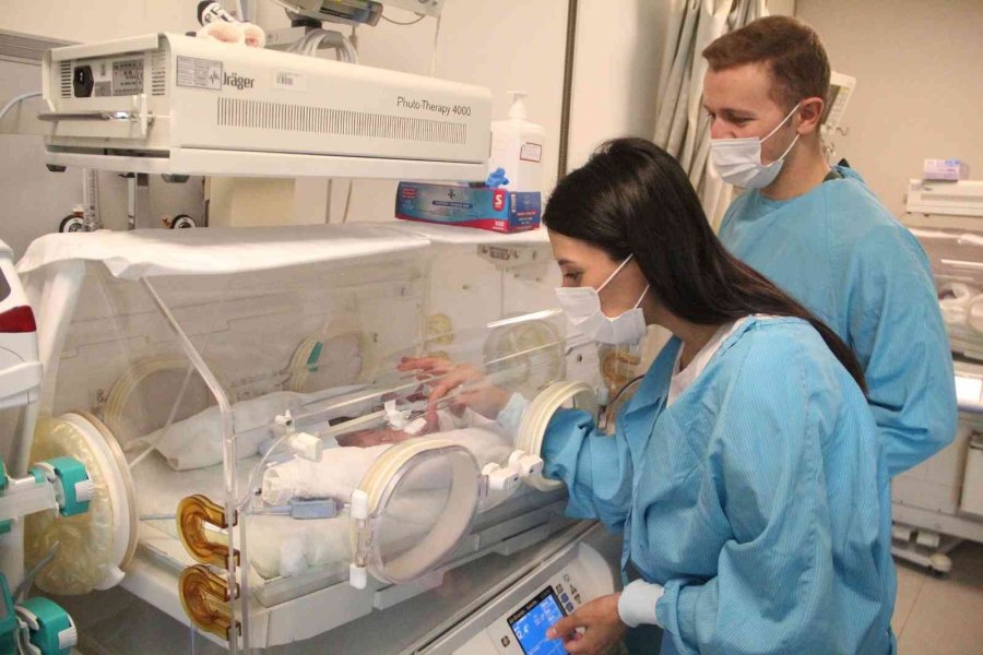 Antalya’da Turizmci Çifte 3’üz Bebek Şoku: "her Şeyi 3’le Çarptım, İki Hafta Kendime Gelemedim"