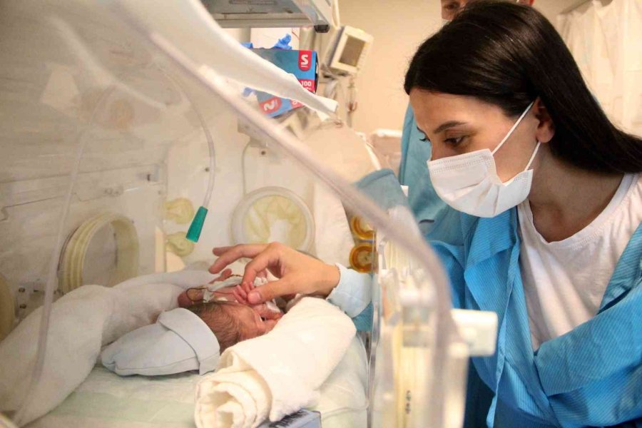 Antalya’da Turizmci Çifte 3’üz Bebek Şoku: "her Şeyi 3’le Çarptım, İki Hafta Kendime Gelemedim"