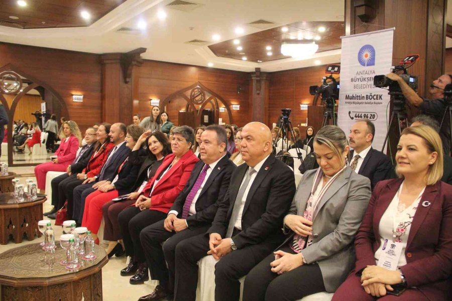 Antalya Büyükşehir Belediye Başkanı Böcek: "2 Bin 602 Kadın Çalışanımızla, Kadın Erkek Ayrımı Yapmadan Hizmet Ediyoruz"