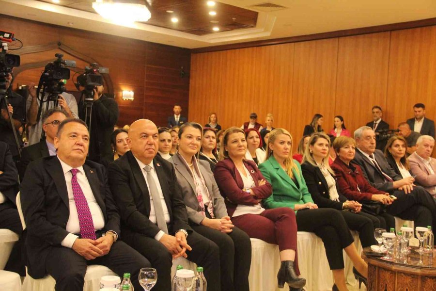 Antalya Büyükşehir Belediye Başkanı Böcek: "2 Bin 602 Kadın Çalışanımızla, Kadın Erkek Ayrımı Yapmadan Hizmet Ediyoruz"