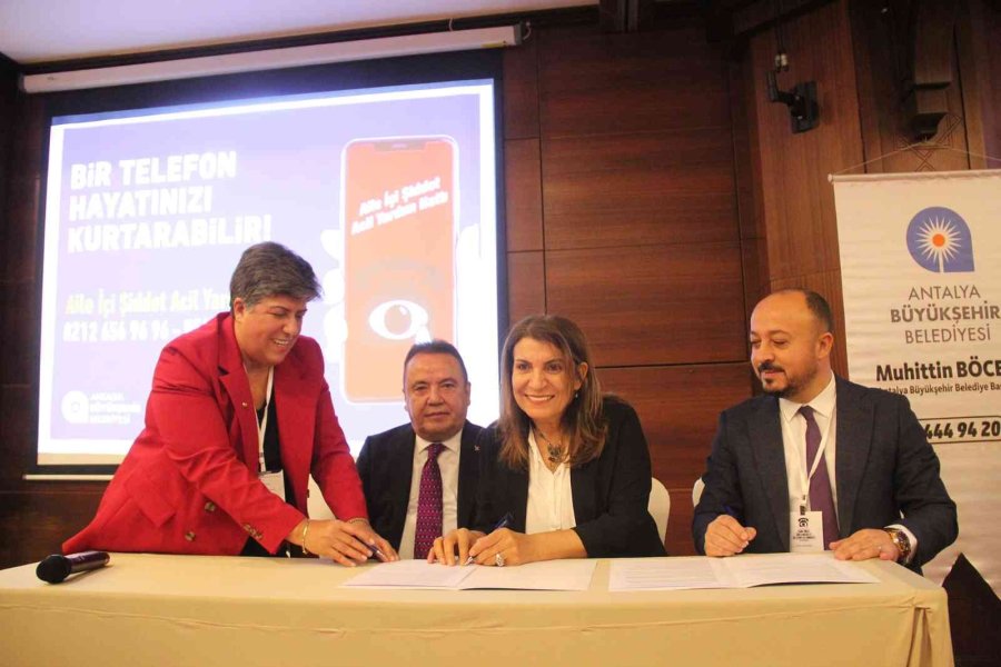 Antalya Büyükşehir Belediye Başkanı Böcek: "2 Bin 602 Kadın Çalışanımızla, Kadın Erkek Ayrımı Yapmadan Hizmet Ediyoruz"