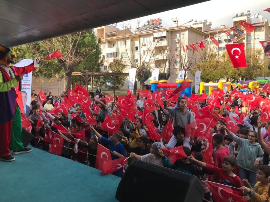 Döşemealtılı Çocuklar Şenlikte Eğlendi