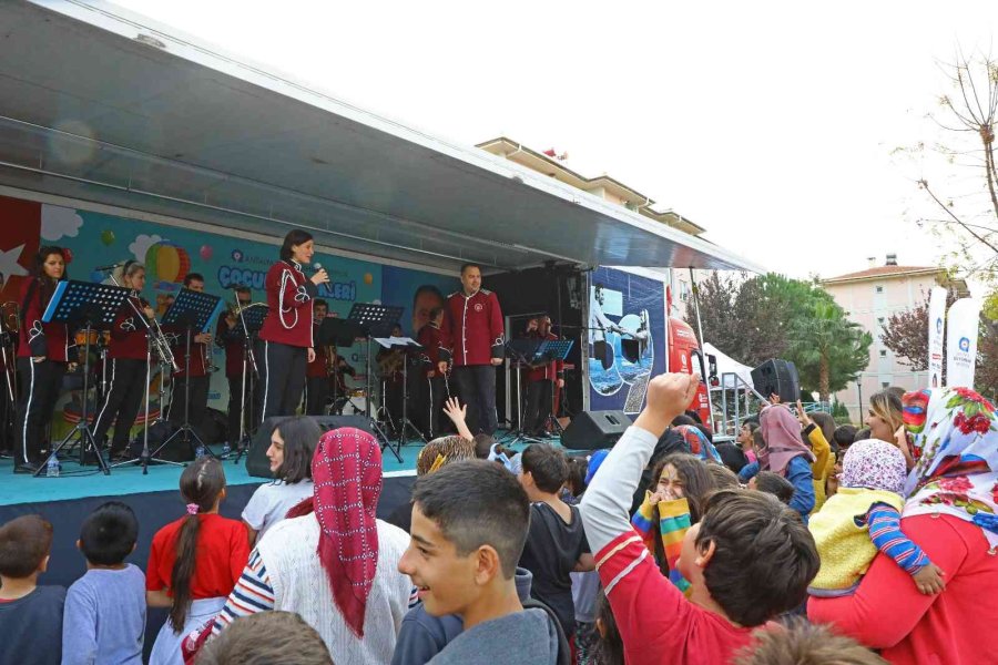 Döşemealtılı Çocuklar Şenlikte Eğlendi