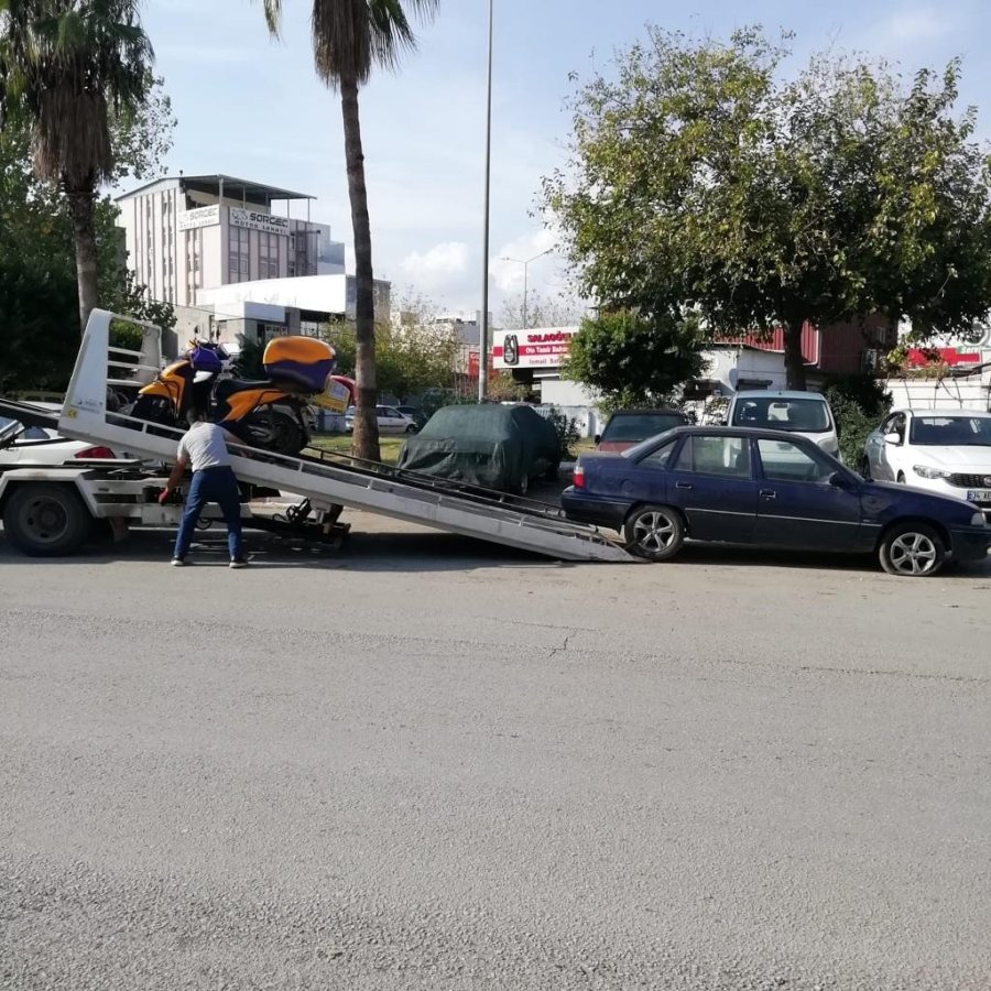 Antalya’da Uygunsuz Park Eden Ve Hurda Araçlar Sorgulandı