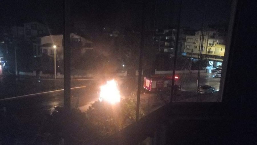 Seyir Halindeki Otomobil Alev Topuna Döndü