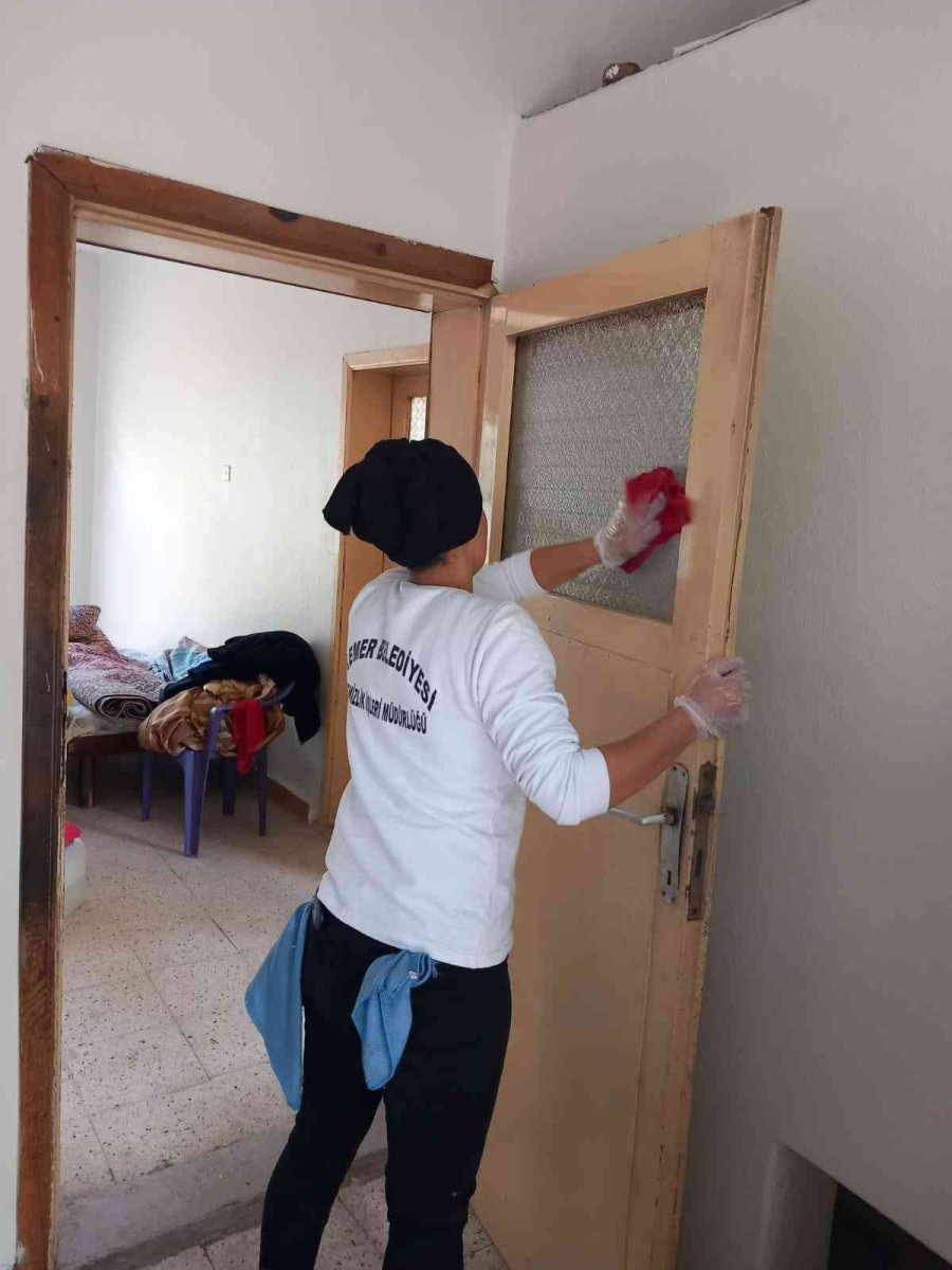 Kemer Belediyesi’nden İhtiyaç Sahibi Vatandaşlara Yardım Eli