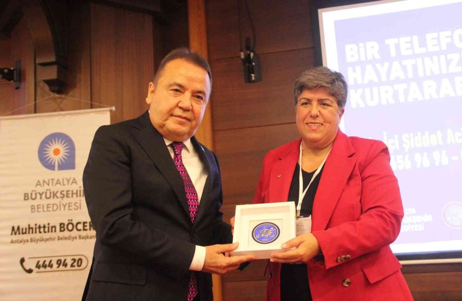 Antalya Büyükşehir Belediye Başkanı Böcek: "2 Bin 602 Kadın Çalışanımızla, Kadın Erkek Ayrımı Yapmadan Hizmet Ediyoruz"