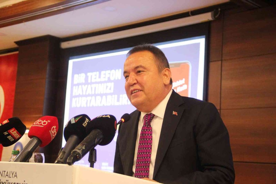 Antalya Büyükşehir Belediye Başkanı Böcek: "2 Bin 602 Kadın Çalışanımızla, Kadın Erkek Ayrımı Yapmadan Hizmet Ediyoruz"