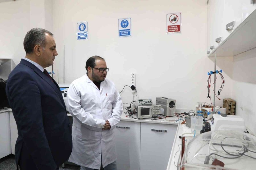 Rektör Altun, Araştırma Merkezleri Ve Laboratuvarlarını Ziyaret Etti