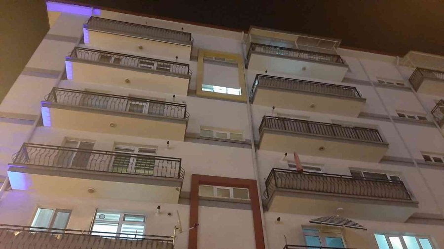 5’inci Kattan Düşerek Beton Zemine Çakılan 60 Yaşındaki Kadın Hayatını Kaybetti