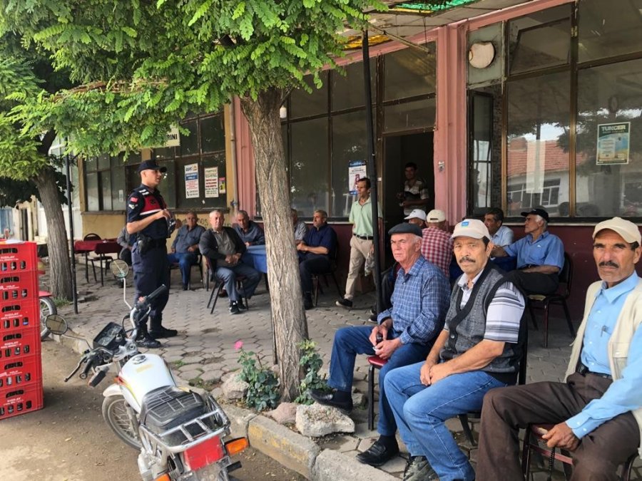 Jandarma Ekipleri Erkeklere “kadına El Kal-ka-maz” Eğitimi Verdi