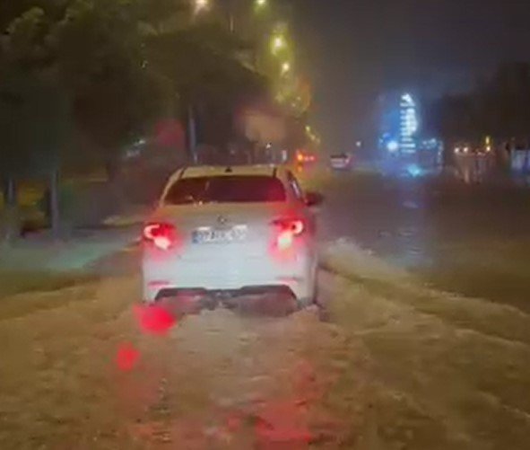 Alanya’da Yağmur Hayatı Olumsuz Etkiledi