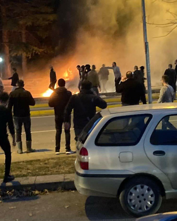 Seyir Halindeyken Alev Alan Araç Kullanılamaz Hale Geldi