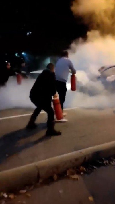 Seyir Halindeyken Alev Alan Araç Kullanılamaz Hale Geldi