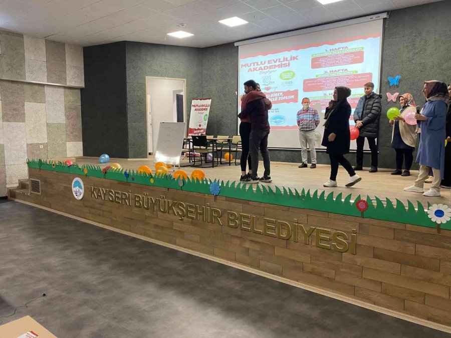 Büyükşehir, 10 Bin Aile Üyesine Huzur Elini Uzattı