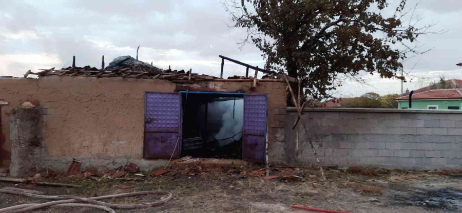 Konya’da Ahır Ve Samanlık Yangını