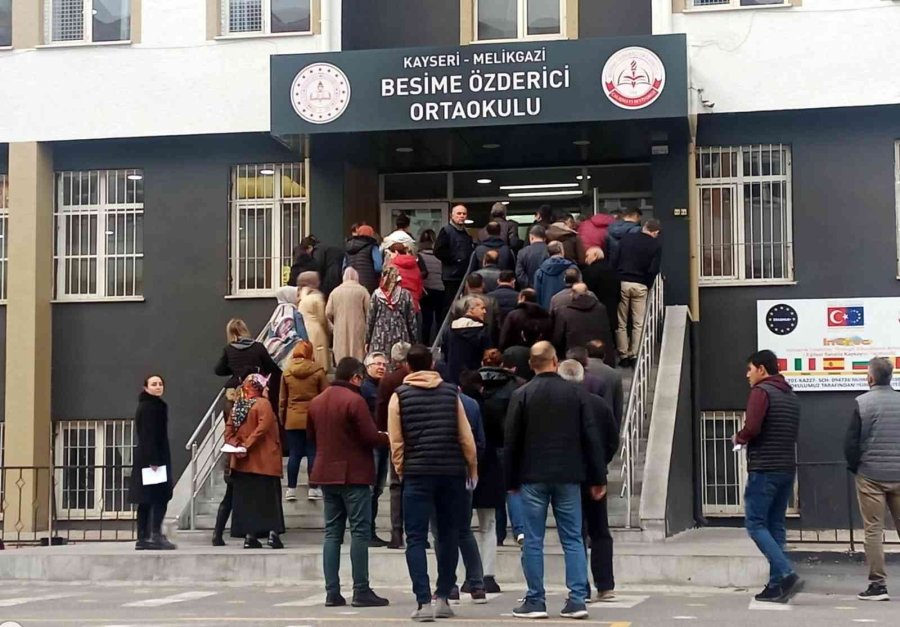 Sınava Bu Kez Öğretmenler Girdi