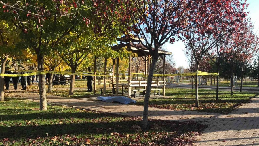 "camiye Gidiyorum" Diyerek Evden Çıkan Adam Parkta Ölü Bulundu