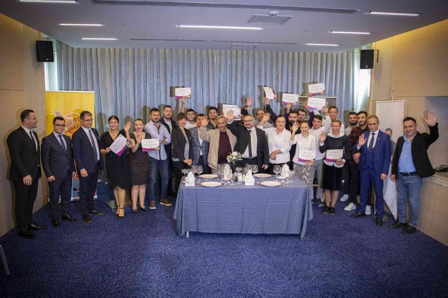 Mersin’de ’servis Elemanı Kursu’ Sona Erdi