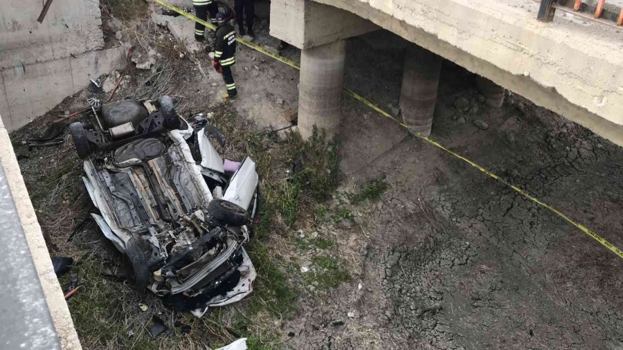 Konya’da Otomobil Tahliye Kanalına Uçtu: 3 Ölü