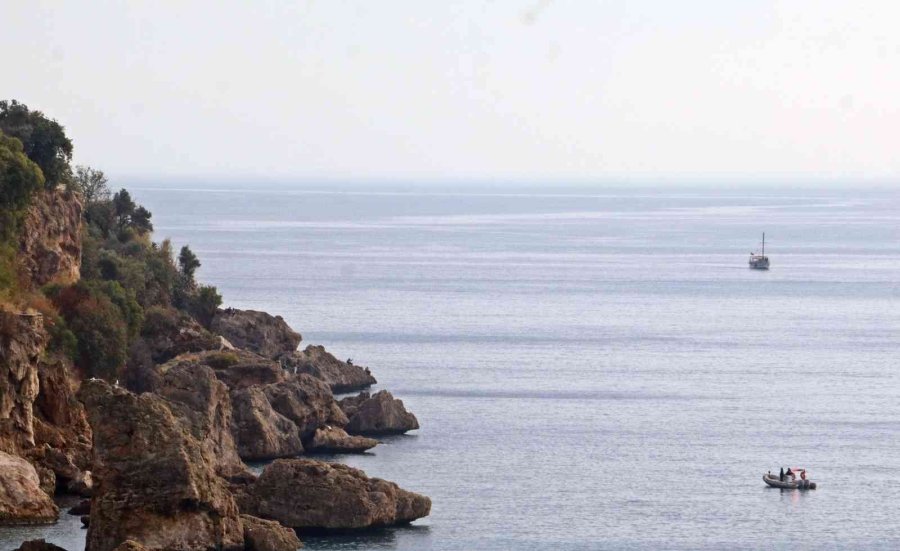 30 Metrelik Falezlerden Düşme İhbarı Deniz Polisini Alarma Geçirdi