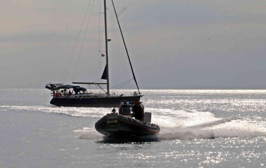 30 Metrelik Falezlerden Düşme İhbarı Deniz Polisini Alarma Geçirdi