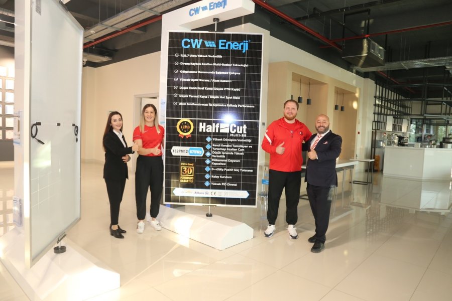 Dünya Şampiyonu Milli Güreşçi, Sponsoru Cw Enerji’yi Unutmadı