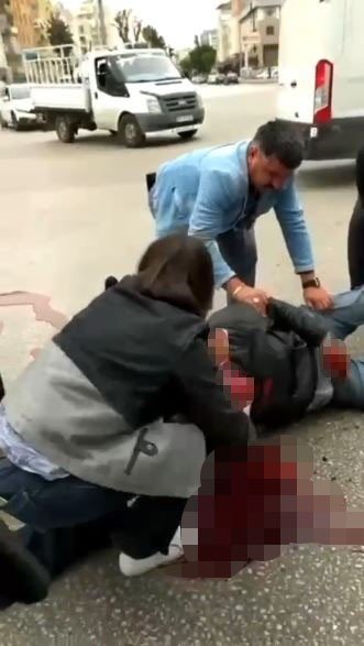 Kazada Ağır Yaralanan Motosiklet Sürücüsünü Kurtarmak İçin Vatandaşlar Seferber Oldu