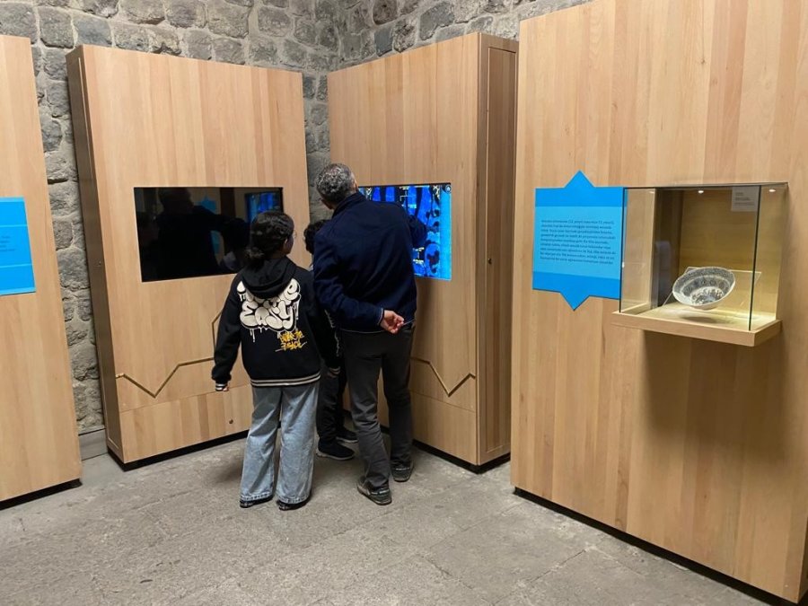 Asırlık Sikkeleri Saniyeler İçerisinde Basıyorlar