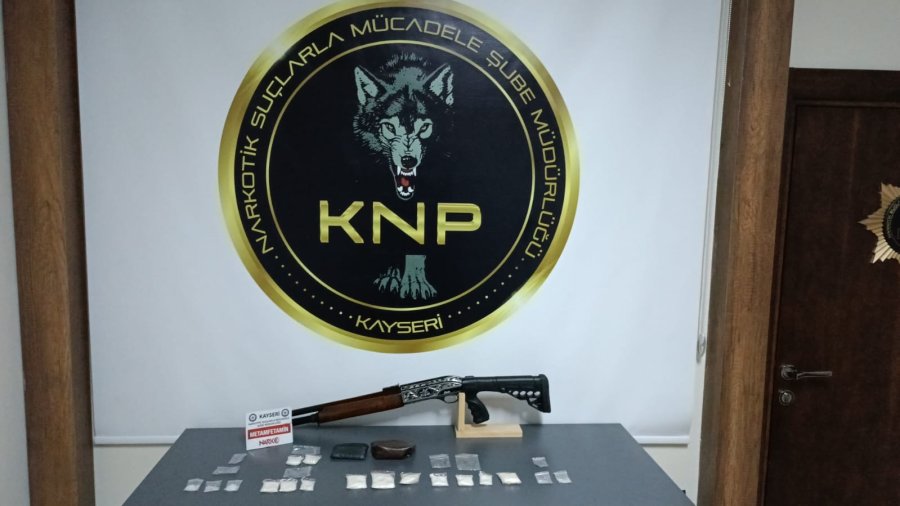 Narkotik Polisleri Uyuşturucuyla Her Türlü Mücadele Ediyor