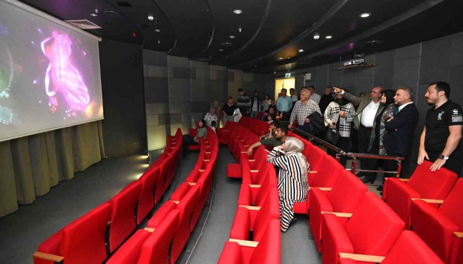 Tropikal Kelebek Bahçesi Misafirlerden Tam Not Aldı