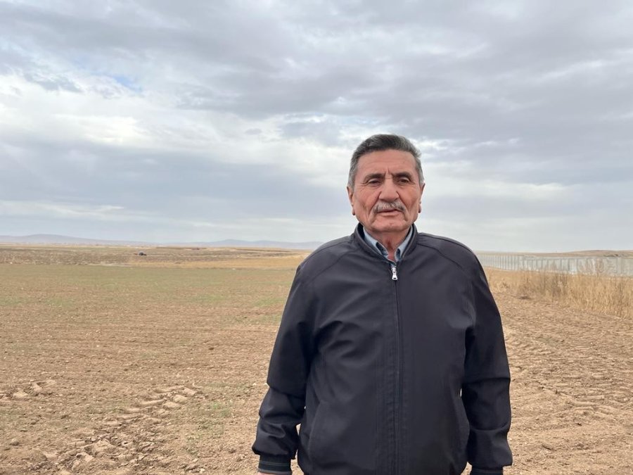 Çiftçi Can Suyu Bekliyor