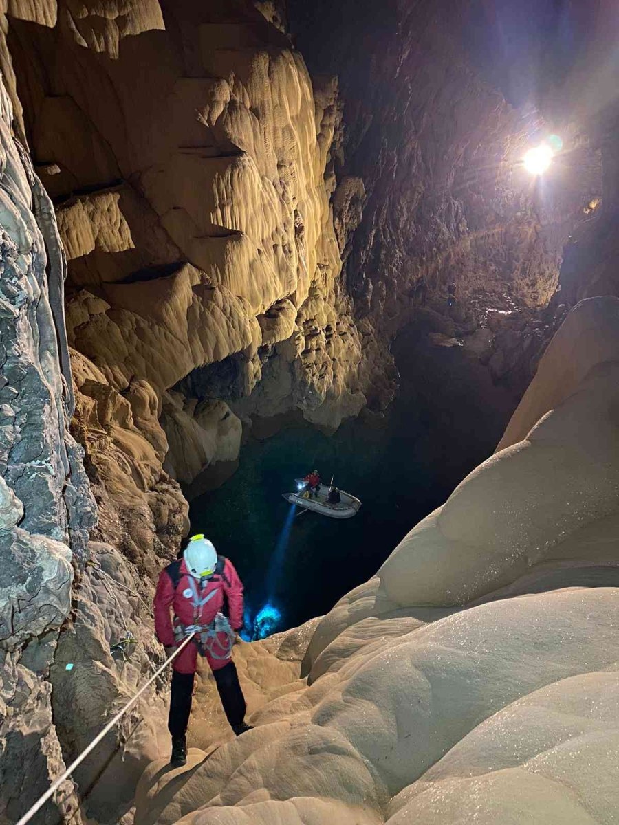 Dünya’nın 3’üncü Büyük Yeraltı Gölünde Profesyonel Keşif Çalışması