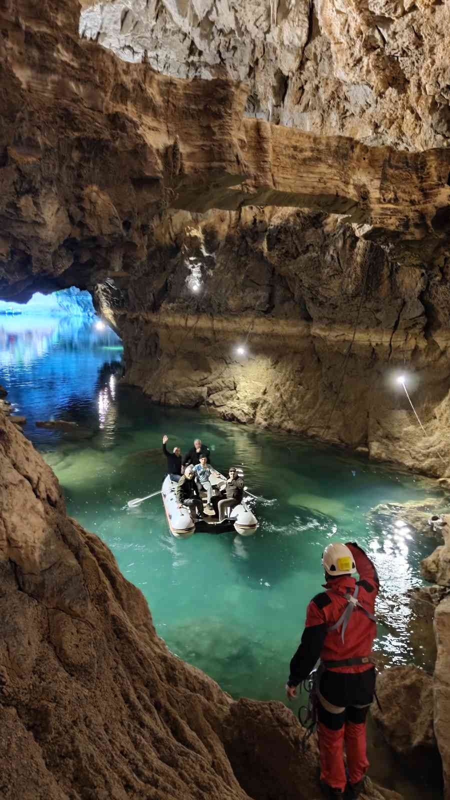 Dünya’nın 3’üncü Büyük Yeraltı Gölünde Profesyonel Keşif Çalışması