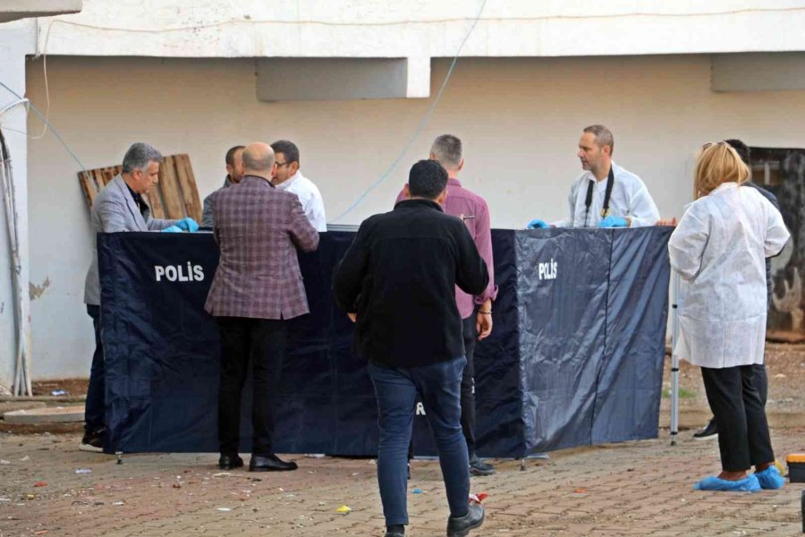 15 Katlı Binadan Beton Zemine Düşen Genç Kadın Hayatını Kaybetti