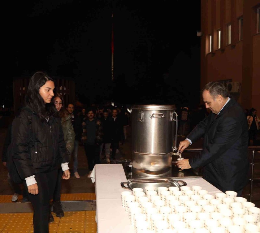 Rektör Altun’dan Öğrencilere Çorba İkramı