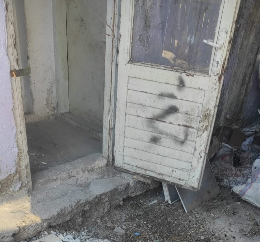 Göçmen Ailenin Harabe Haldeki Evini Yenileyerek Umut Oldu