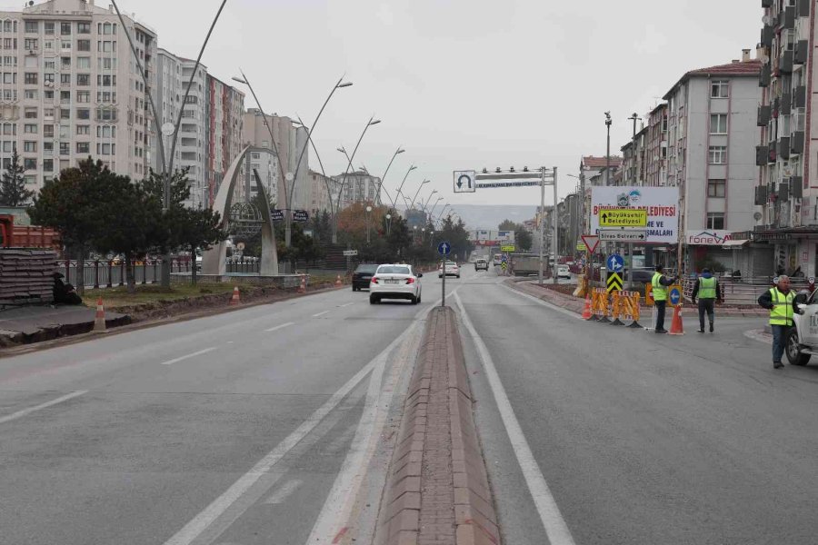 Büyükşehir’den ’yol Genişletme Ve Şerit Düzenleme’ Çalışması