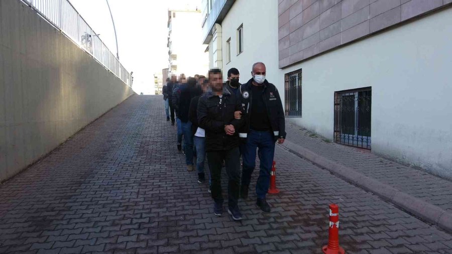 Kaçakçılık Operasyonunda 8 Kişi Sağlık Raporunda