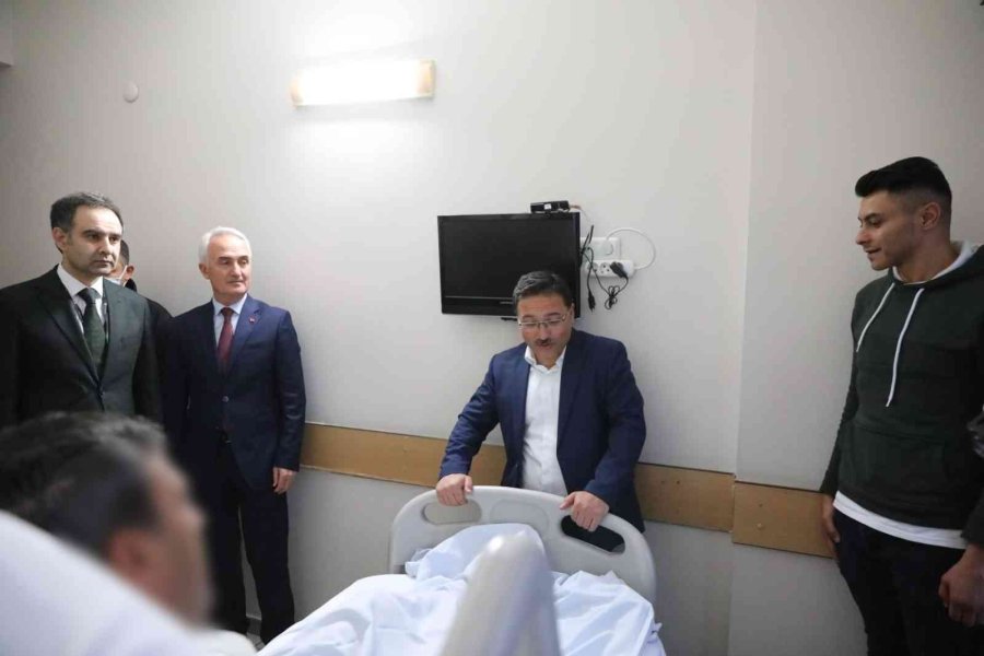 Gittikleri İhbarda Yaralanan Polis Ve Bekçinin Tedavisi Sürüyor