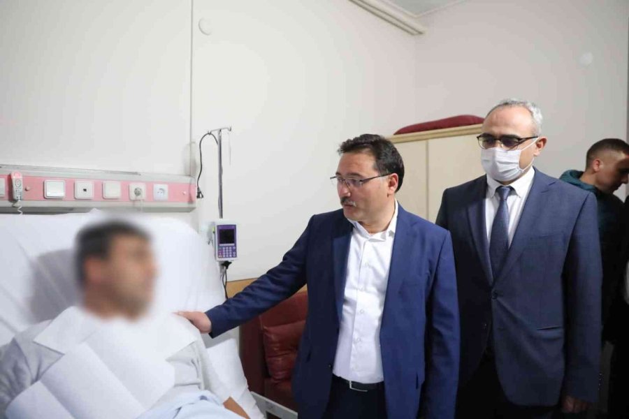 Gittikleri İhbarda Yaralanan Polis Ve Bekçinin Tedavisi Sürüyor